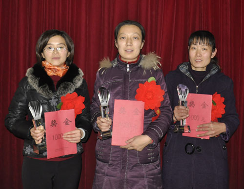 肥城德源化工有限公司——孝悌模范合影